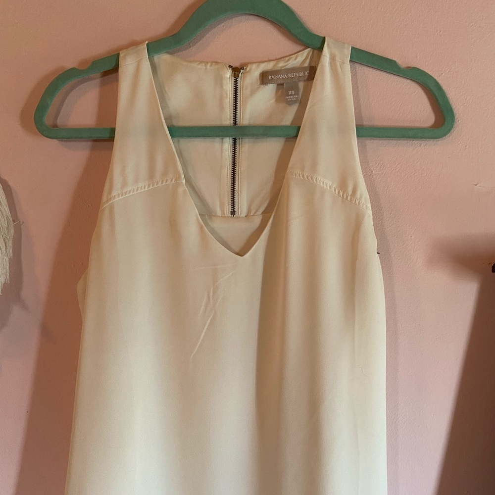 Banana Republic cream dress tank. Size xs. Perfect condition.